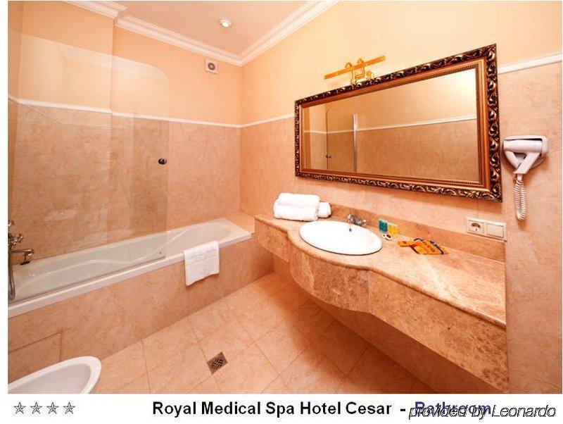 Royal Medical Cezar Truskavets Exterior photo