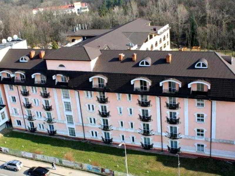 Royal Medical Cezar Truskavets Exterior photo